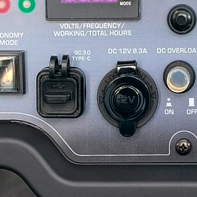 12V zásuvka a USB výstupy